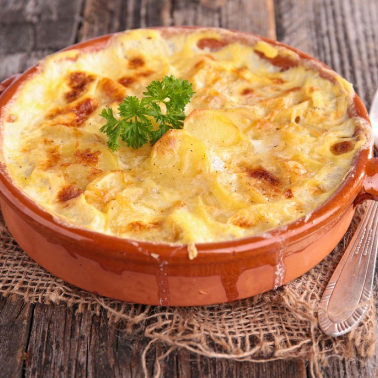 صينية بطاطس بالجبن سهلة وسريعة