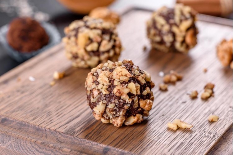 Date and Walnut Balls for Weight Loss