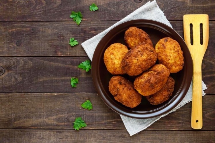 كفتة البطاطس المقلية بالموزاريلا