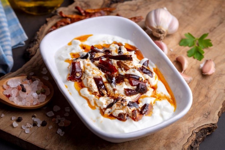 سلطة الباذنجان بالزبادي والثوم