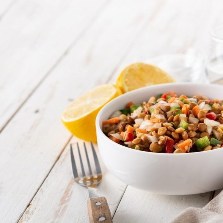 سلطة الدال بجبن الفيتا