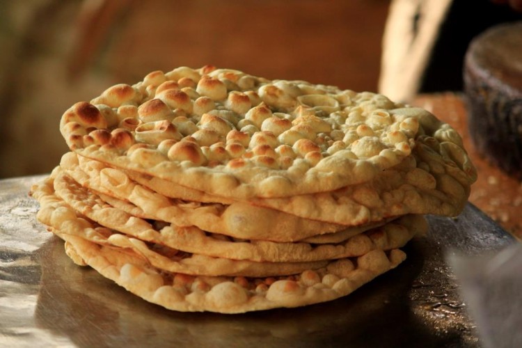 خبز التميس السعودي الطازج