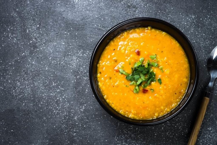 شوربة الجزر والعدس الأحمر