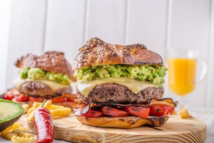 برجر الأفوكادو على الطريقة المكسيكية