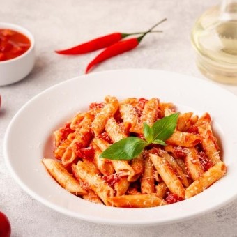 مكرونة بالصوص الحار