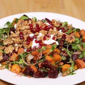 سلطة الشمندر والبطاطس الحلوة المشوية بالفيديو