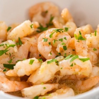 جمبري بالزبدة والثوم الكريمي لمقبلات شهية