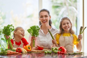 أطعمة يجب أن يأكلها الطفل كل يوم