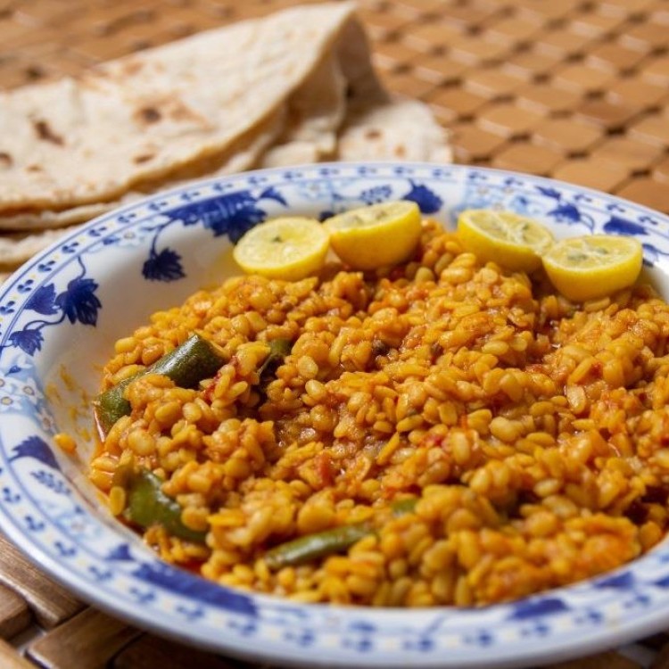 العدس الأصفر بالطماطم