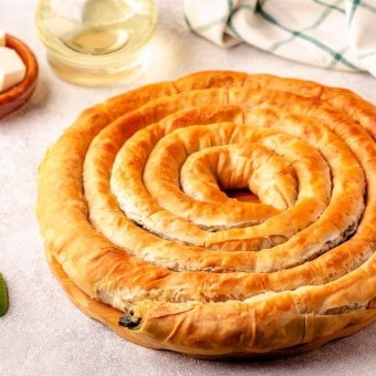 فطيرة حلزونية بالجبنة