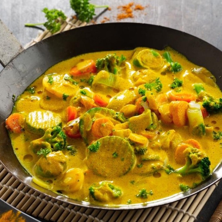 يخنة الخضار بحليب جوز الهند