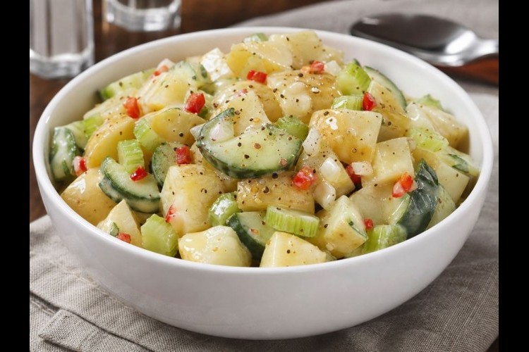 سلطة بطاطا باردة بالصوص