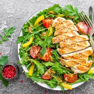 سلطة دجاج مشوي