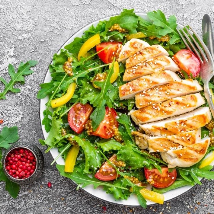 سلطة دجاج مشوي