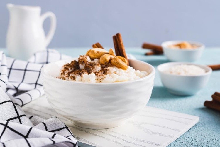 حلى رز بالحليب والمكسرات