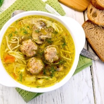 شوربة الشعيرية بكرات اللحمة