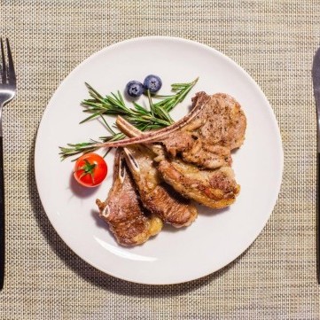 ريش لحم مشوية في الفرن