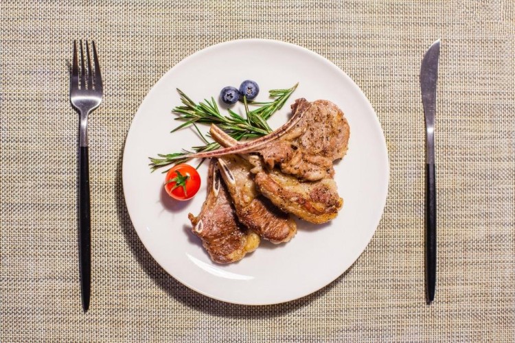 ريش لحم مشوية في الفرن