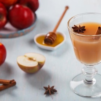 عصير التفاح بالقرفة