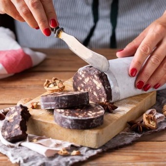 رول الشوكولاتة بالقشطة