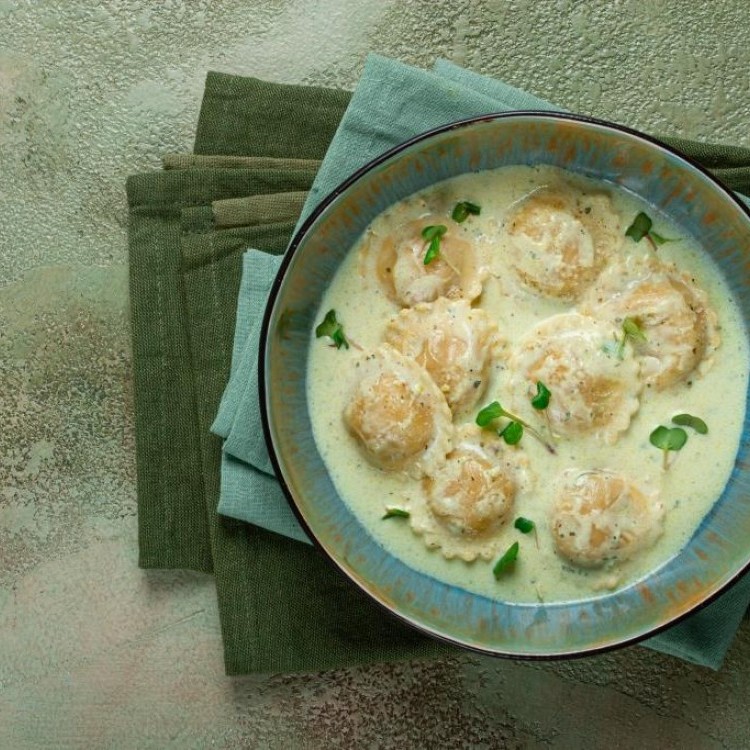 شوربة الفطر بالرافيولي