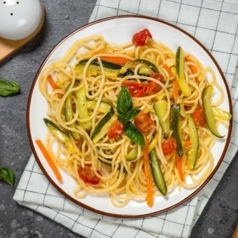 معكرونة بالصويا صوص والخضار