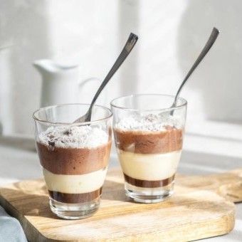 حلى بياض الثلج بالكاكاو وجوز الهند