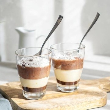 حلى بياض الثلج بالكاكاو وجوز الهند