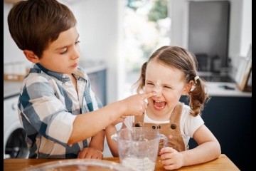 12 فكرة لتعلم أطفالك المهارات بالطعام!