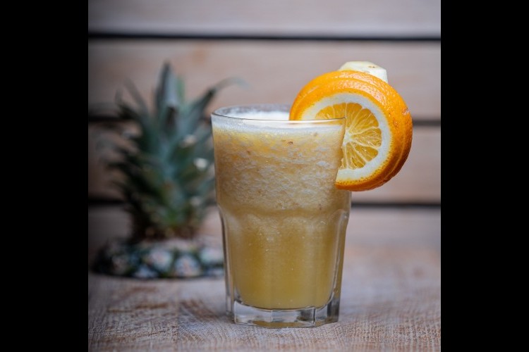 عصير الأناناس بالبرتقال بالفيديو