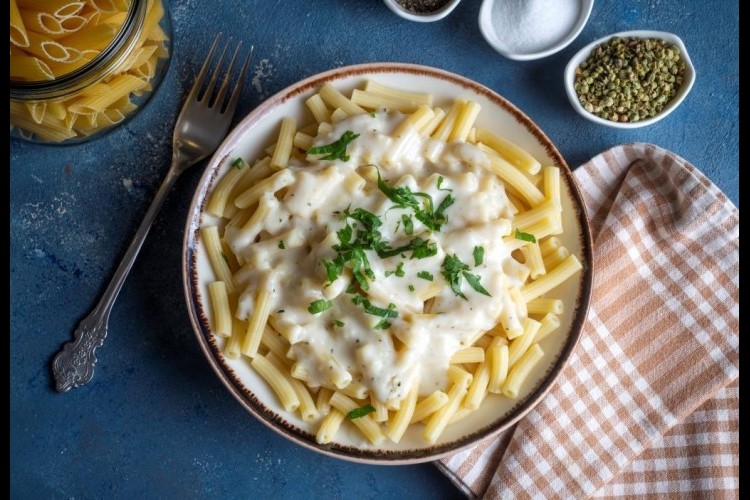 مكرونة وايت صوص على طريقة المطاعم