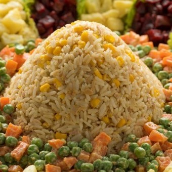 أرز بحبات الذرة وجبنة الشيدر