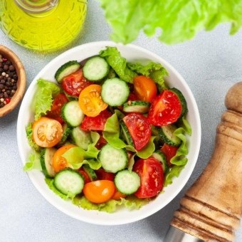 سلطة الخضار المنوعة الصحية