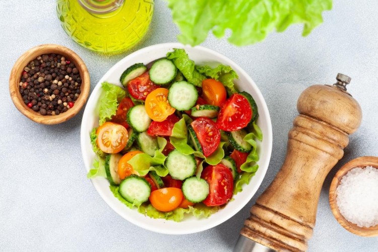 سلطة الخضار المنوعة الصحية