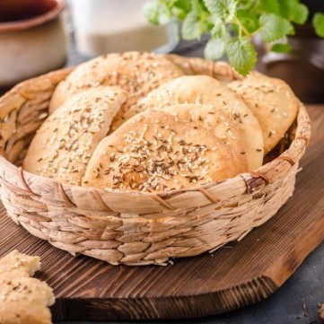 خبز الحمص بالسمسم