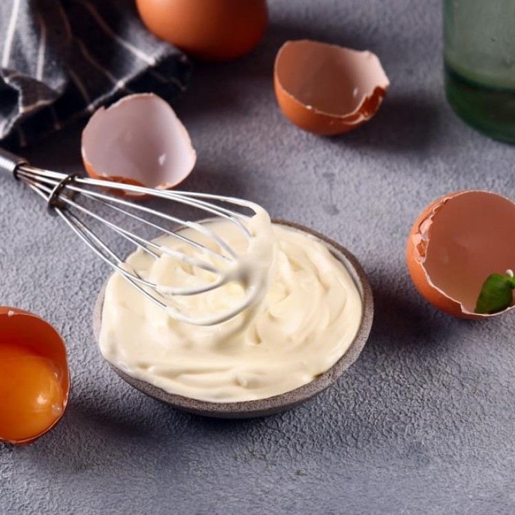 الخلط بسرعة منخفقة أولاً