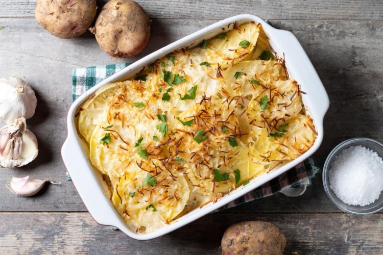 البطاطس بالبشاميل بالفرن