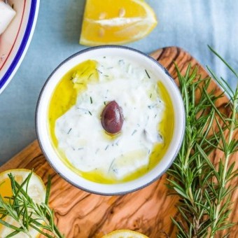 لبنة بخلطة الزعتر وزيت الزيتون