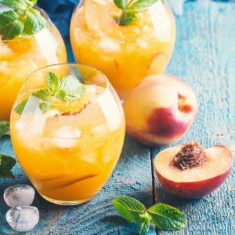 عصير الخوخ البارد