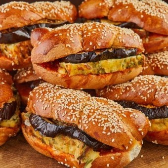 ساندويش الباذنجان المقرمش بصلصة المارينارا