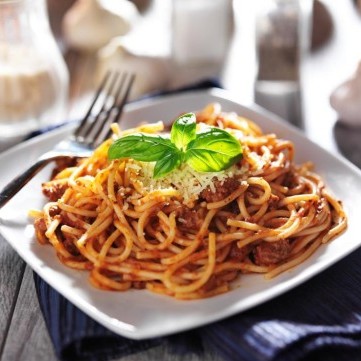 مكرونة بصوص الباربكيو والبصل