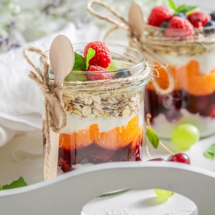 ترايفل الزبادي بالفواكة والشوفان للرجيم