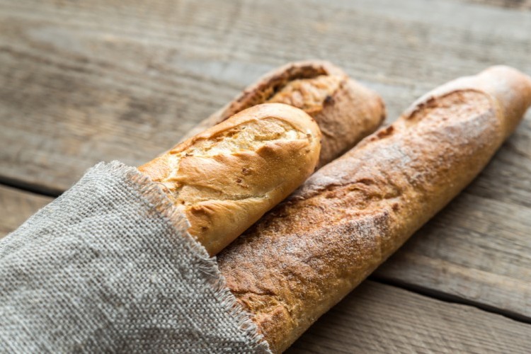 الخبز الفرنسي السهل