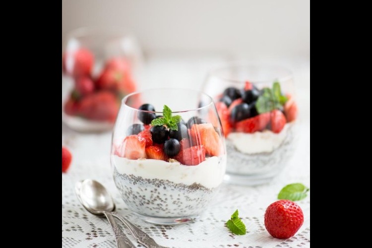 بودينج بذور الشيا بالفواكة
