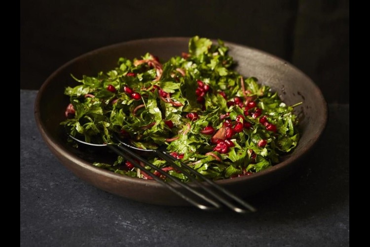 سلطة البقدونس والرمان