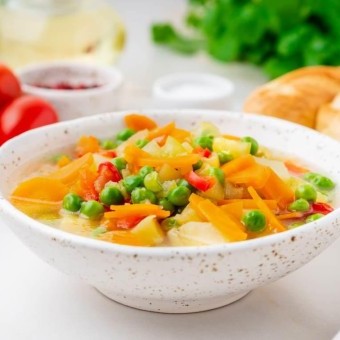 يخنة بطاطا وبازيلا وجزر مع الأرز