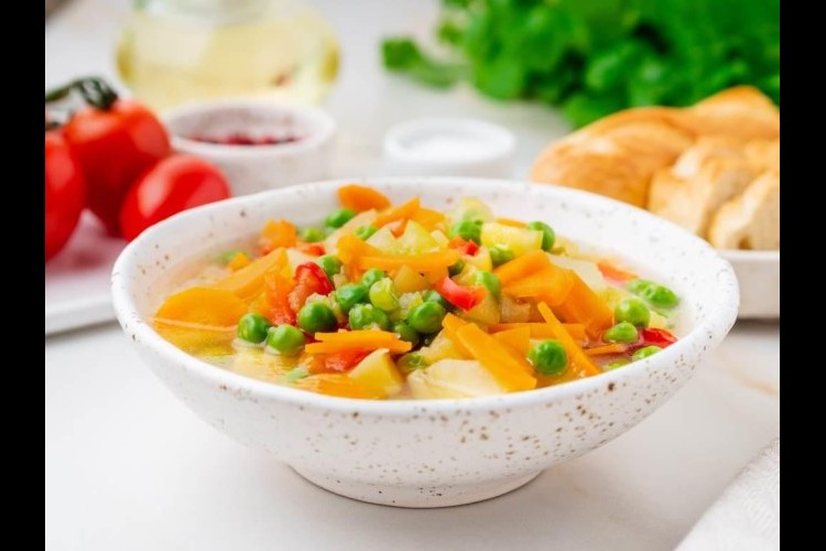 يخنة بطاطا وبازيلا وجزر مع الأرز