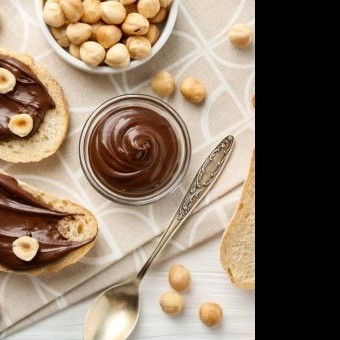 شوكولاتة قابلة للدهن صحية بالبندق والتمر