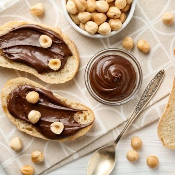 شوكولاتة قابلة للدهن صحية بالبندق والتمر