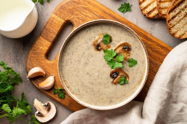 شوربة الفطر بالكريمة مثل المطاعم العالمية